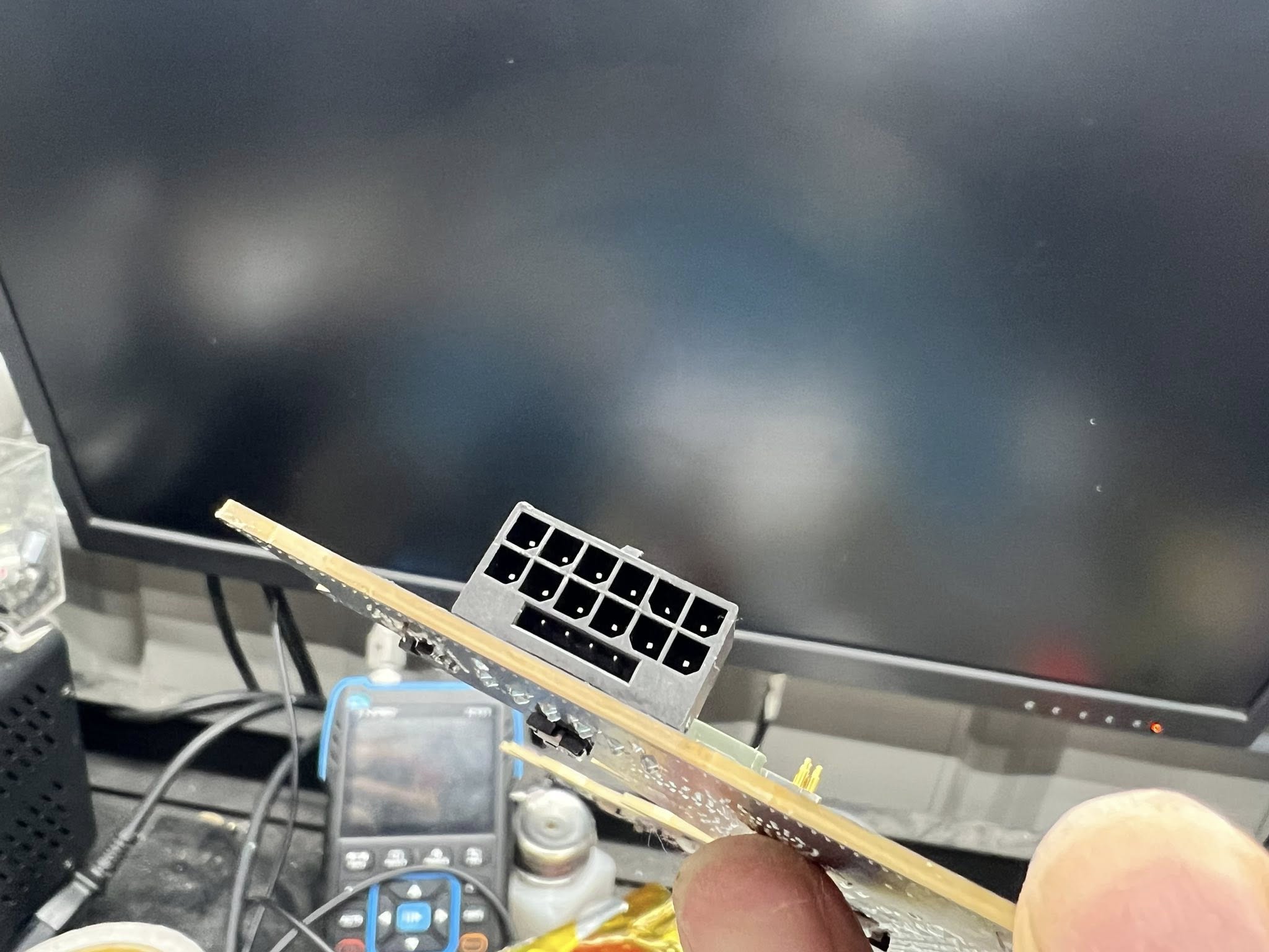 RTX 40 系列 12VHPWR 電源座燒毀維修：大電流零件不能隨便焊！